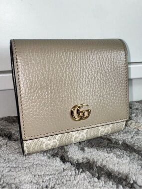Gucci Taupe Leather Bifold Wallet with Gold GG